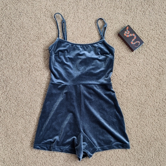 UO Velvet Strap-Back Romper - Picture 9 of 10